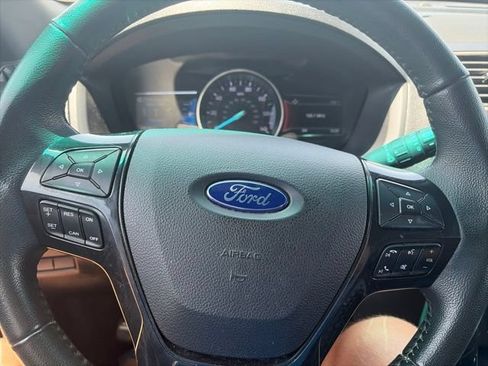 Used 2018 Ford Explorer XLT w/ Equipment Group 202A FWD image 17