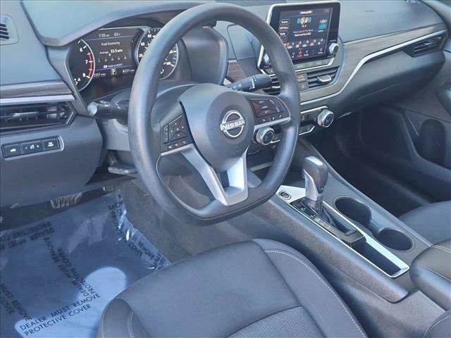 Used 2025 Nissan Altima 2.5 SV FWD image 10