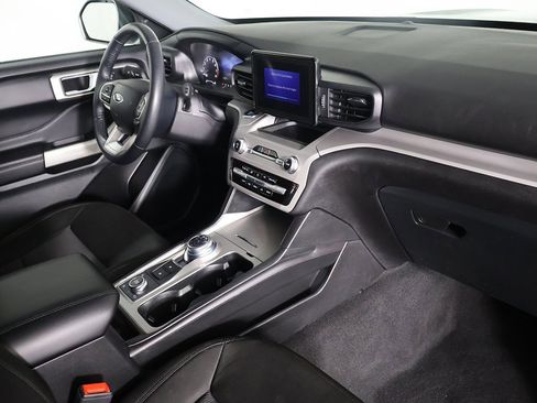 Used 2023 Ford Explorer XLT image 24