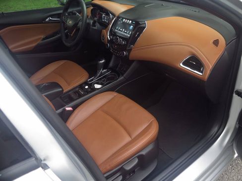 Used 2017 Chevrolet Cruze Premier FWD image 18