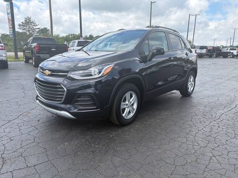Used 2022 Chevrolet Trax LT w/ Premium Seat Package AWD/4WD image 1