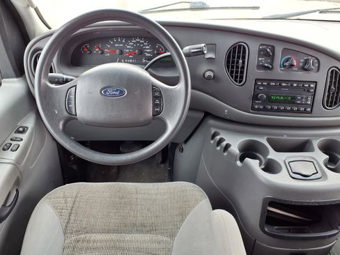 Used 2004 Ford E-350 and Econoline 350 XLT image 4