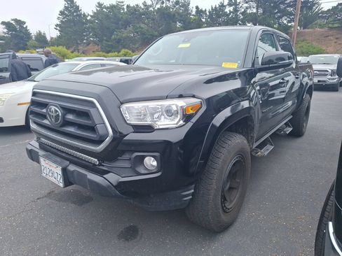Used 2020 Toyota Tacoma SR5 w/ Technology Package AWD/4WD image 3