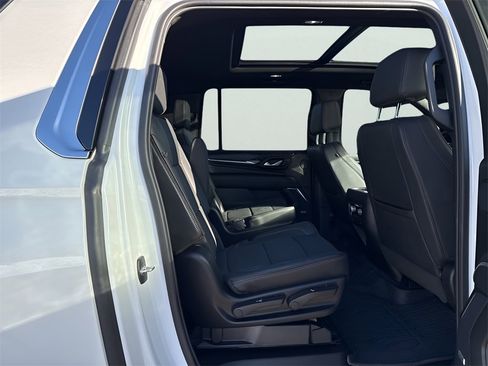 Used 2024 GMC Yukon XL Denali image 11