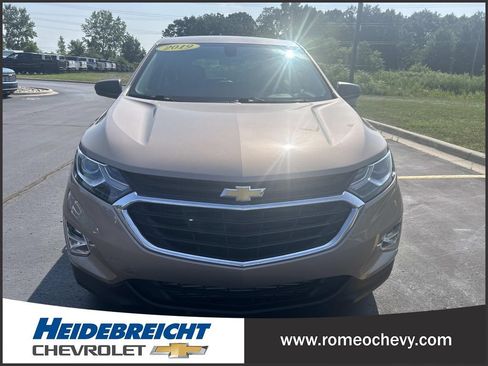 Used 2019 Chevrolet Equinox LS AWD/4WD image 2