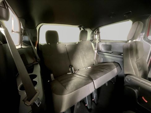Used 2018 Dodge Grand Caravan SE FWD image 26