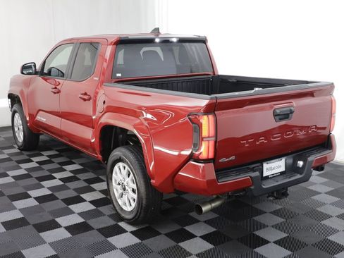 Used 2025 Toyota Tacoma SR5 AWD/4WD image 15