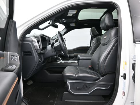 Used 2024 Ford F250 Platinum w/ FX4 Off-Road Package AWD/4WD image 9
