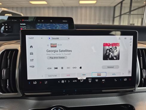 New 2025 Ford Expedition Active image 34