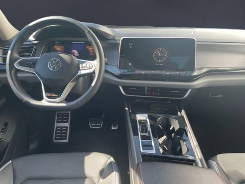 Used 2024 Volkswagen Atlas Peak Edition SE AWD/4WD image 10