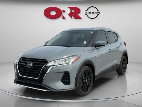 Used 2021 Nissan Kicks SV image 1