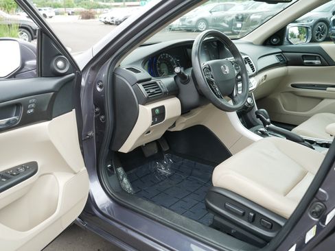 Used 2015 Honda Accord Touring image 11