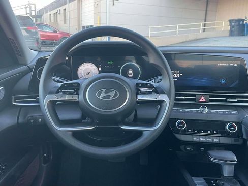 Used 2024 Hyundai Elantra SEL image 14