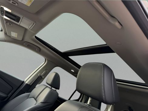 Certified 2024 Honda Pilot Touring image 31