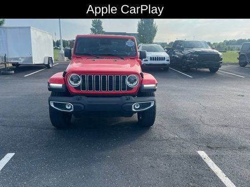 Used 2025 Jeep Wrangler Unlimited Sahara AWD/4WD image 3