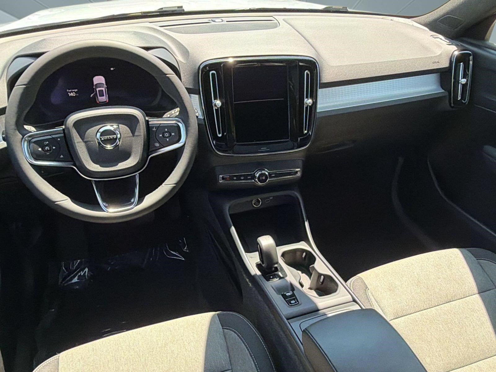 Certified 2024 Volvo XC40 B5 Core w/ Protection Package Premier AWD/4WD image 25