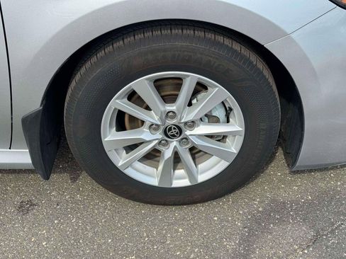 Used 2025 Toyota Camry LE image 9