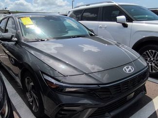 Used 2024 Hyundai Elantra SEL w/ Convenience Package FWD video 2