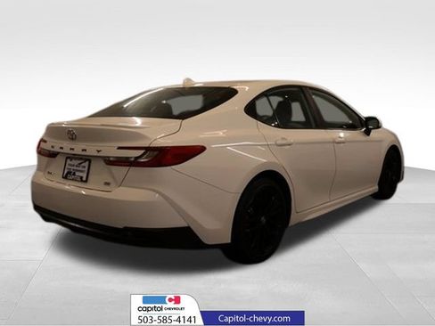 Used 2025 Toyota Camry SE FWD image 2