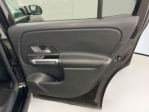 Used 2025 Mercedes-Benz GLB 250 GLB 250 image 32