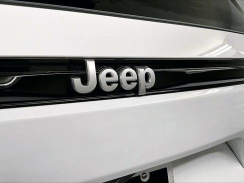 Used 2025 Jeep Grand Cherokee Overland w/ Trailer Tow Package image 29