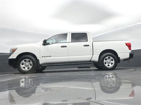 Used 2018 Nissan Titan S image 47