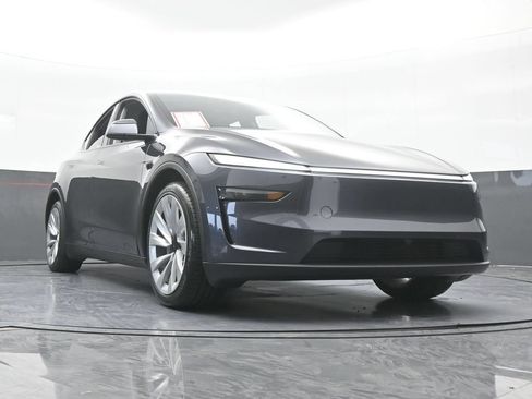 Used 2026 Tesla Model Y 2WD image 56