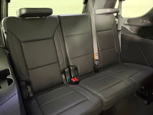 Used 2025 Chevrolet Tahoe Z71 w/ Comfort Package AWD/4WD image 17