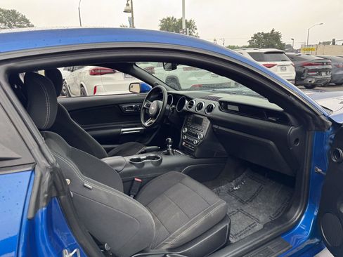 Used 2017 Ford Mustang Coupe RWD image 30
