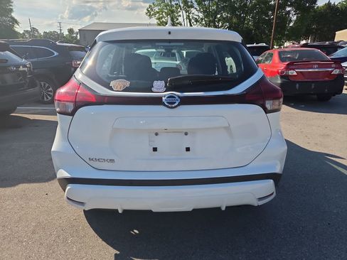 Used 2021 Nissan Kicks S FWD image 5