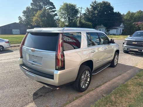 Used 2020 Cadillac Escalade 2WD image 6