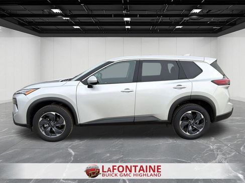 Used 2025 Nissan Rogue SV image 5
