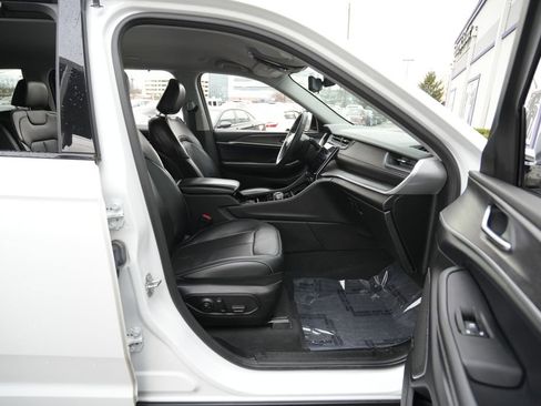 Used 2023 Jeep Grand Cherokee L Limited w/ Luxury Tech Group II image 30