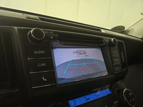 Used 2018 Toyota RAV4 XLE AWD/4WD image 19