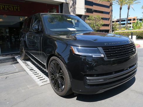 Used 2025 Land Rover Range Rover SE AWD/4WD image 4