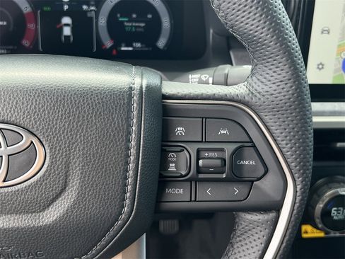 Used 2025 Toyota Tacoma Trailhunter image 16