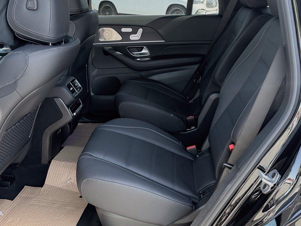 New 2026 Mercedes-Benz GLS 580 4MATIC image 32
