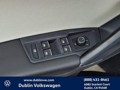 Used 2018 Volkswagen Tiguan SEL image 11