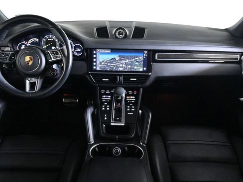 Certified 2022 Porsche Cayenne Turbo S AWD/4WD image 11