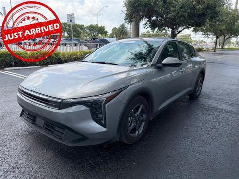 Used 2025 Kia K4 FWD image 2