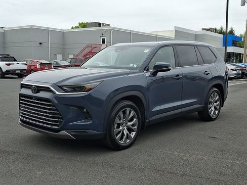 Used 2024 Toyota Grand Highlander AWD image 3