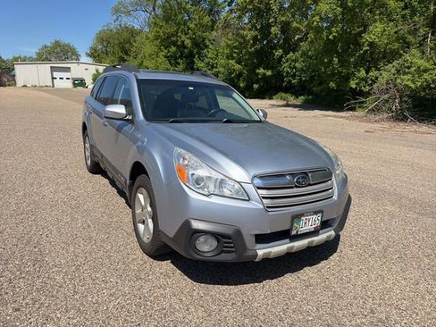 Used 2014 Subaru Outback 2.5i Limited w/ Moonroof Package AWD/4WD image 10