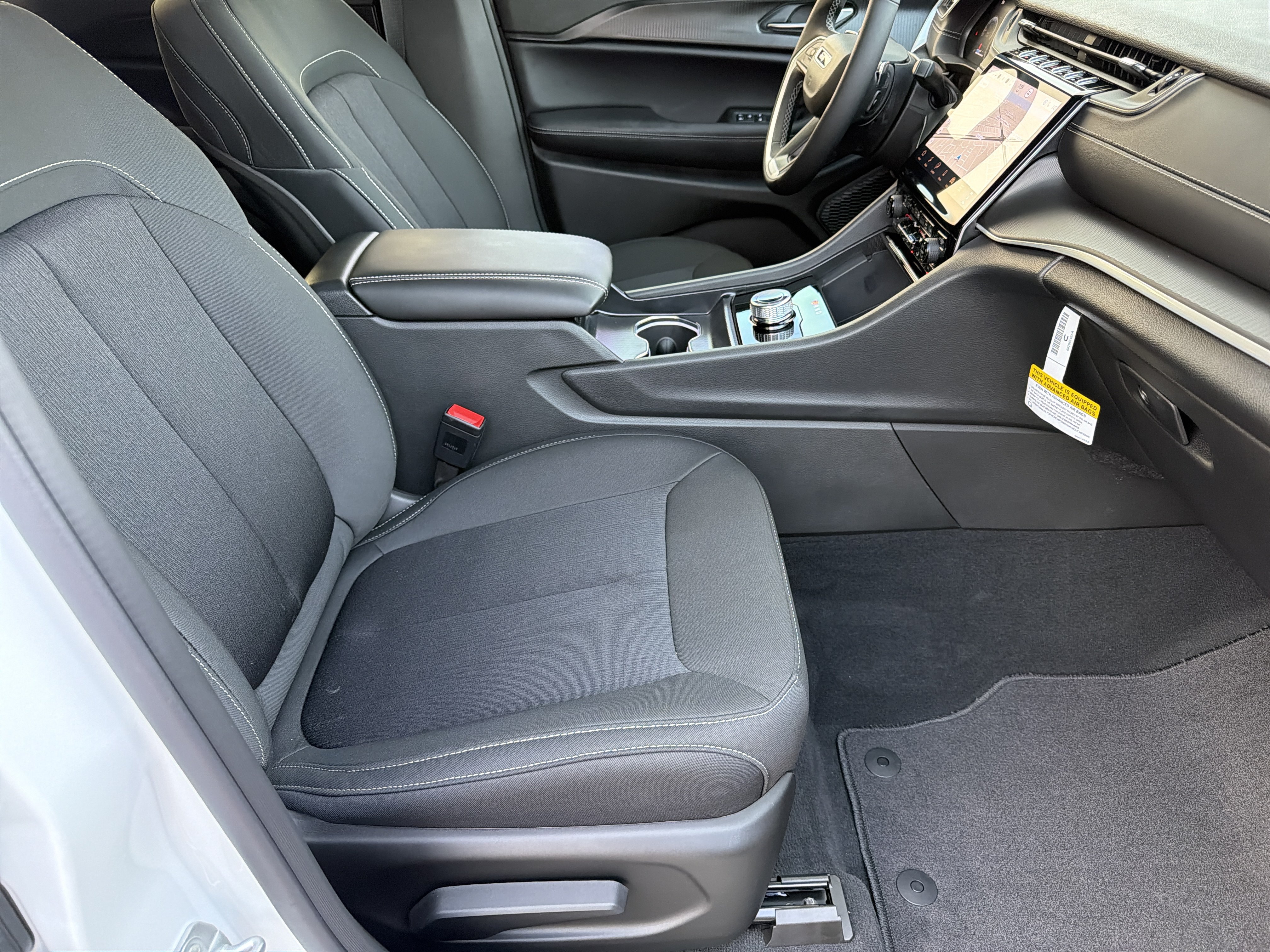 New 2027 Jeep Grand Cherokee Laredo X RWD image 12