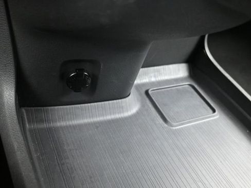 Used 2024 Toyota Sienna XLE image 20