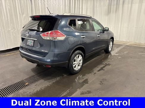 Used 2015 Nissan Rogue SV image 3