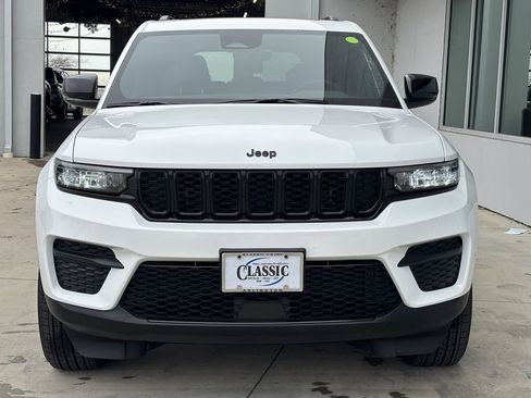 New 2025 Jeep Grand Cherokee Laredo image 6