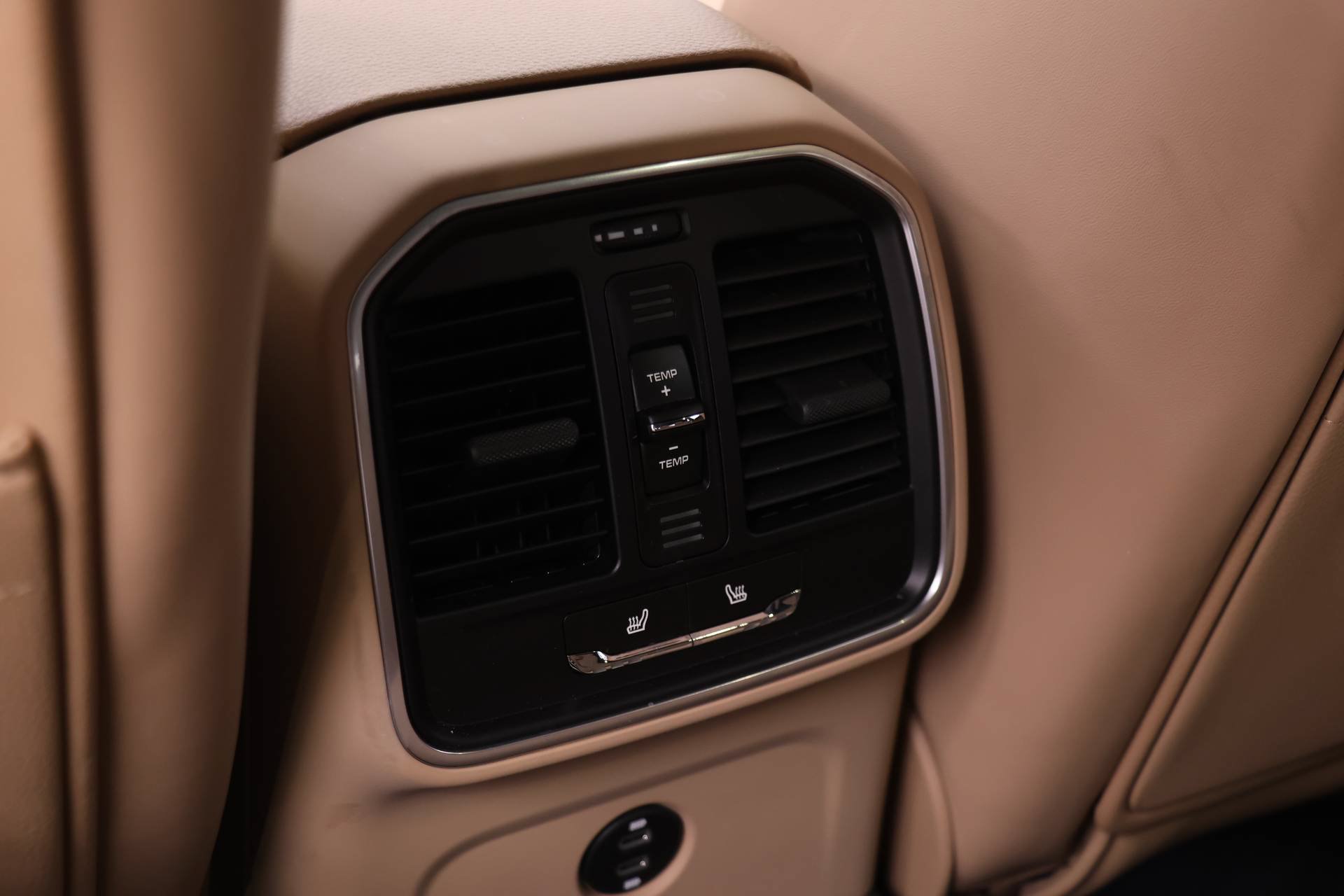 Used 2026 Porsche Macan AWD/4WD image 19