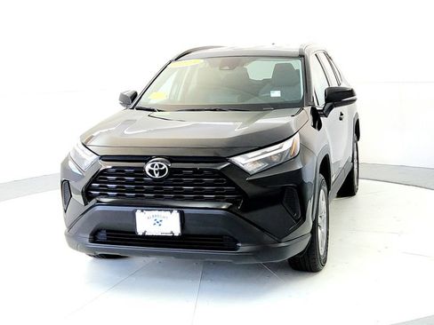 Used 2025 Toyota RAV4 XLE AWD/4WD image 2