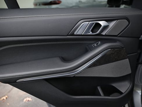 Used 2025 BMW X5 sDrive40i w/ Climate Comfort Package image 25