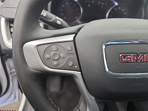 Used 2024 GMC Terrain SLT image 17